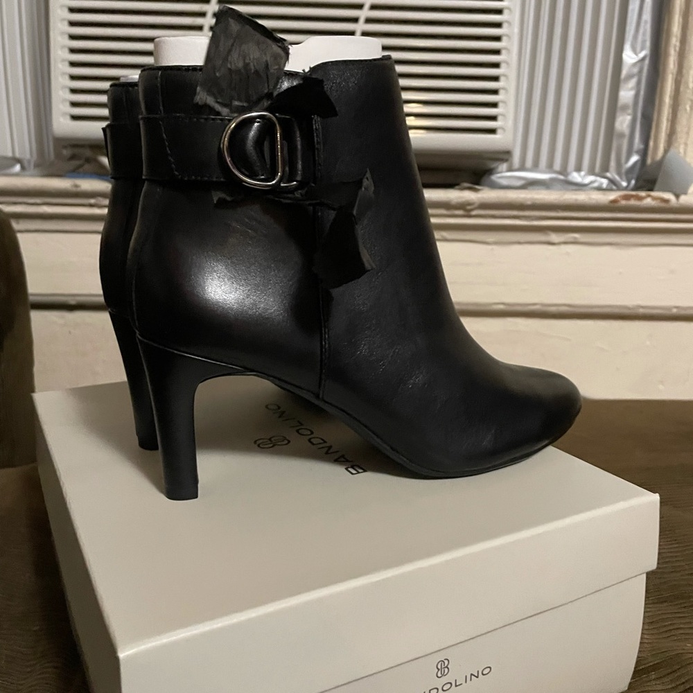 NIB Women’s 6.5 Bandolino heeled booties